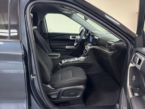 Used 2023 Ford Explorer XLT AWD/4WD image 24