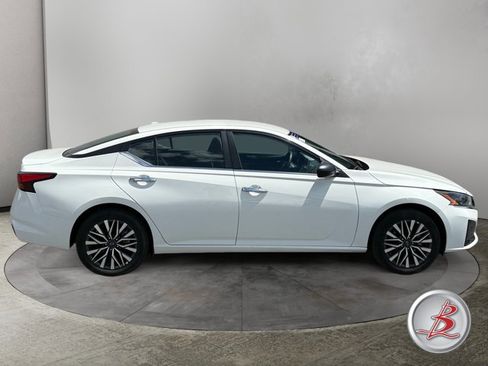 Used 2025 Nissan Altima 2.5 SV AWD/4WD image 8