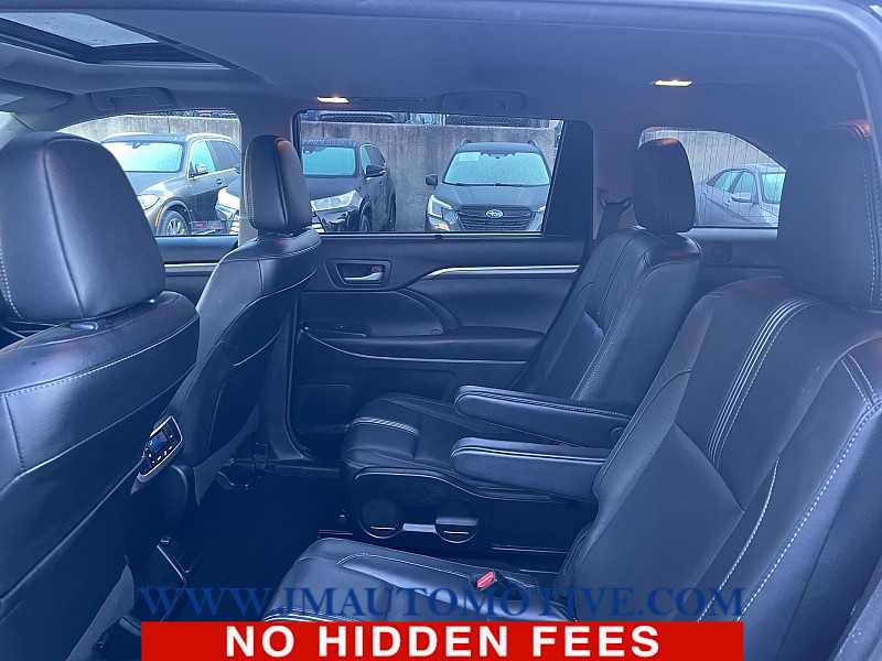 Used 2018 Toyota Highlander SE AWD/4WD image 3
