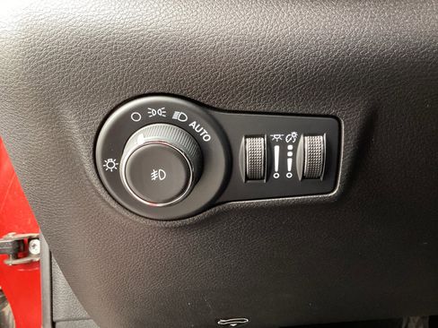 Used 2024 Jeep Compass Latitude image 27