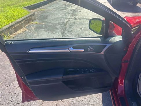 Used 2015 Ford Fusion Titanium FWD image 9