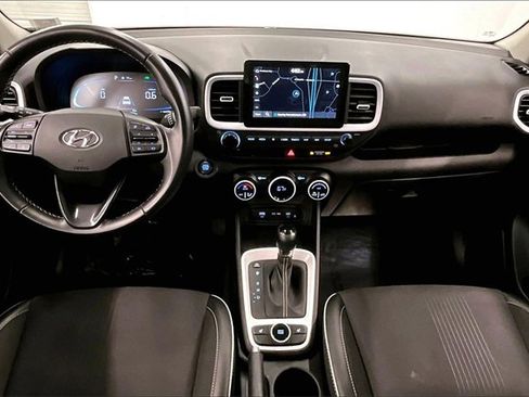 Used 2024 Hyundai Venue Limited image 15