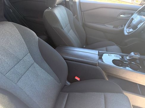 Certified 2025 Nissan Rogue SV FWD image 11