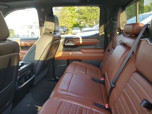 Used 2024 GMC Sierra 1500 Denali Ultimate AWD/4WD image 11