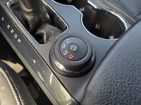 Used 2018 Ford Explorer Limited AWD/4WD image 32