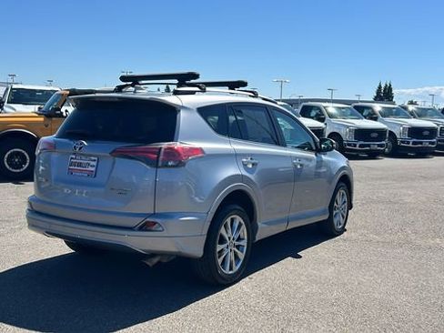 Used 2017 Toyota RAV4 Platinum image 3