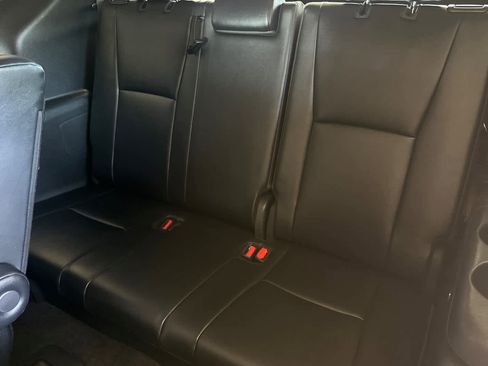 Used 2024 Toyota Highlander XLE image 15