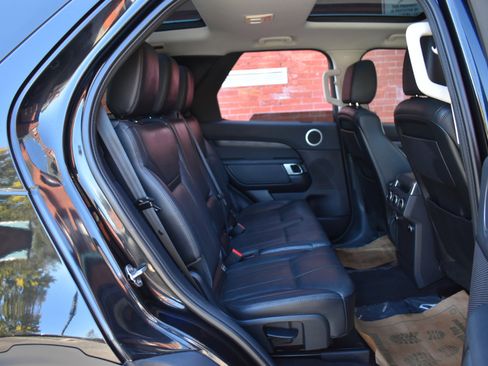 Used 2017 Land Rover Discovery HSE image 22