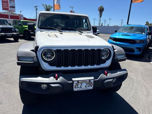 Used 2024 Jeep Wrangler Unlimited Rubicon AWD/4WD image 4
