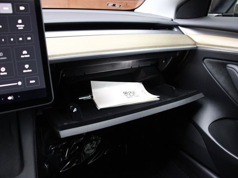 Used 2022 Tesla Model 3 image 12