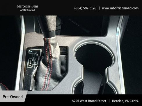 Used 2017 Toyota Camry SE w/ Moonroof Package image 10