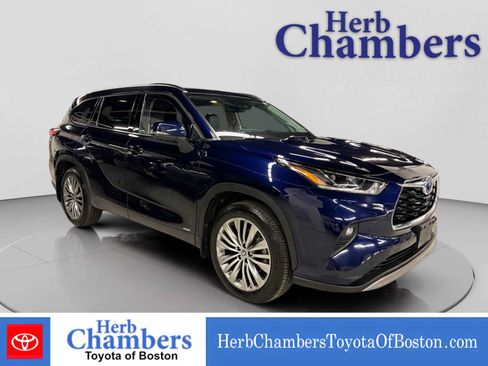Used 2022 Toyota Highlander Platinum AWD/4WD image 1