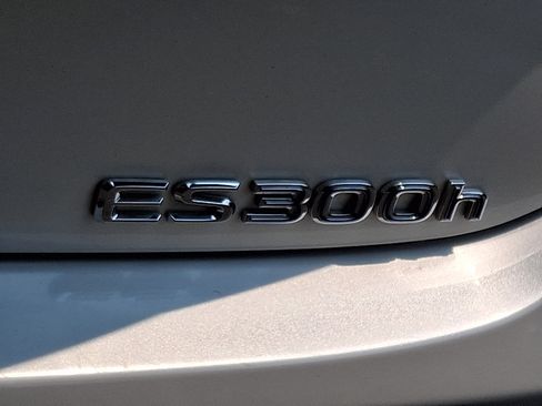 Used 2020 Lexus ES 300h w/ Premium Package FWD image 30