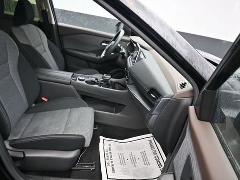 Used 2023 Nissan Rogue SV image 8