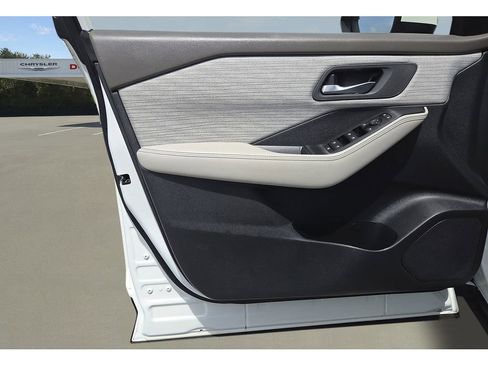 Used 2023 Nissan Rogue SV FWD image 24