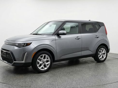 Used 2025 Kia Soul LX w/ LX Technology Package image 3