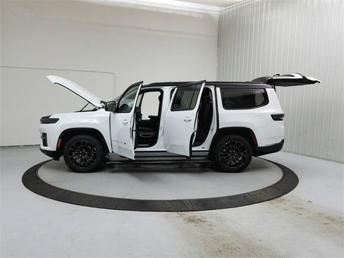 New 2026 Jeep Grand Wagoneer Summit image 12