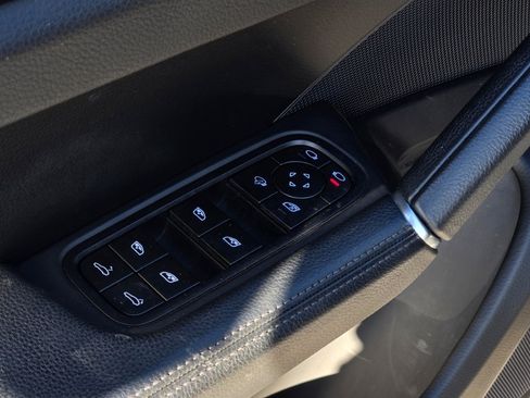 Used 2022 Porsche Cayenne image 17