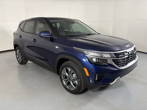 New 2026 Kia Seltos LX FWD image 2