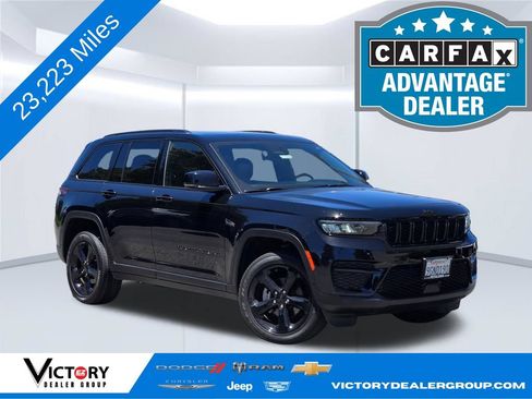 Used 2023 Jeep Grand Cherokee Altitude AWD/4WD image 1