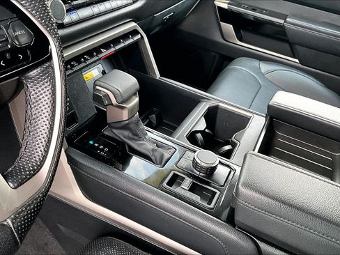 Used 2024 Toyota Tundra Limited AWD/4WD image 16