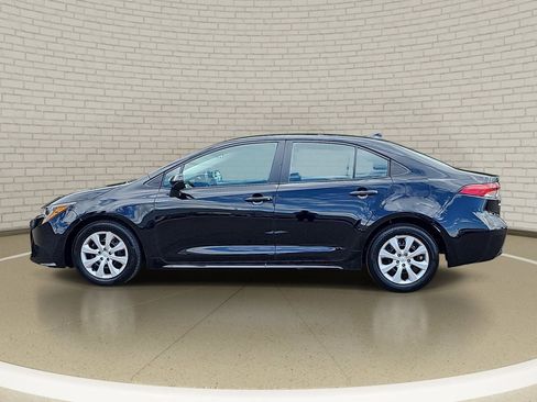 Used 2025 Toyota Corolla LE FWD image 8