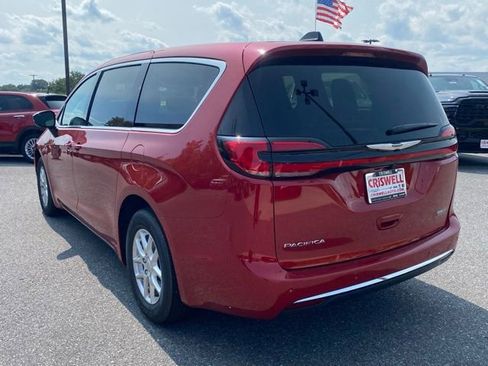 New 2026 Chrysler Pacifica Select image 5