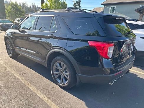 Used 2024 Ford Explorer XLT w/ Equipment Group 202A AWD/4WD image 3