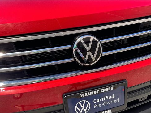 Certified 2023 Volkswagen Tiguan SE FWD image 29