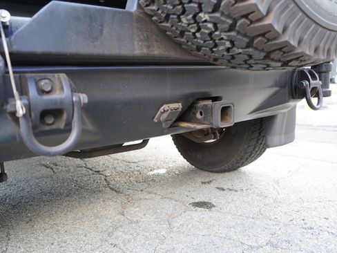 Used 2005 HUMMER H2 SUT w/ Preferred Equipment Group AWD/4WD image 8