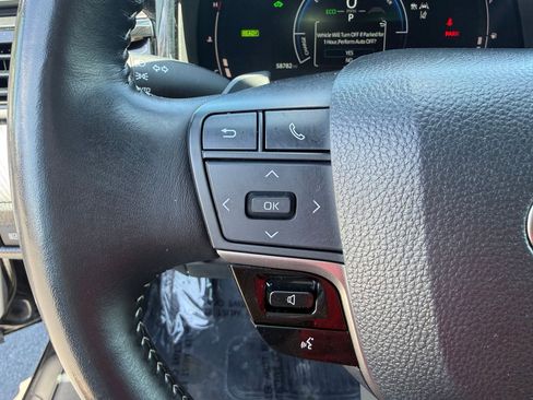 Used 2025 Toyota Camry SE FWD image 15
