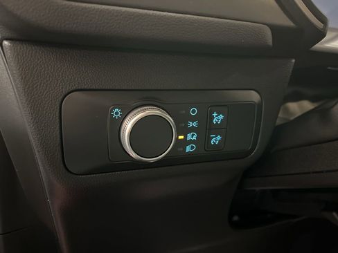 Used 2020 Ford Escape SE image 19