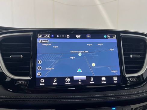 Used 2023 Chrysler Pacifica Limited FWD image 66