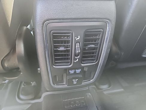 Used 2022 Jeep Grand Cherokee Limited AWD/4WD image 36