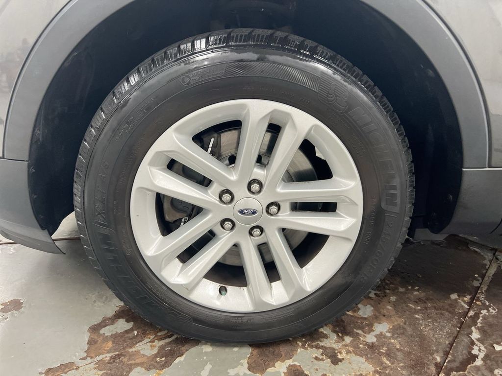 Used 2017 Ford Explorer XLT FWD image 27