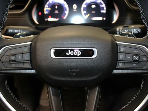 New 2025 Jeep Grand Cherokee Altitude image 11