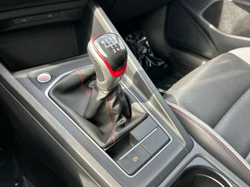 Used 2022 Volkswagen GTI Autobahn FWD image 38
