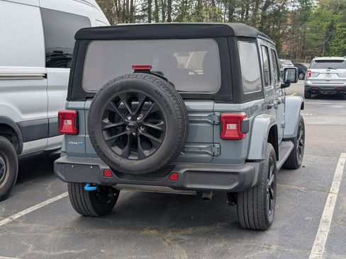 Used 2024 Jeep Wrangler Unlimited Sahara w/ Technology Group AWD/4WD image 3