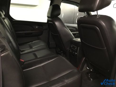 Used 2011 Cadillac Escalade EXT Luxury image 40