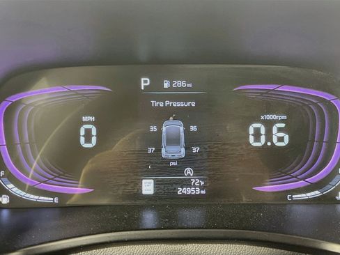 Used 2025 Kia Soul LX w/ LX Technology Package FWD image 19
