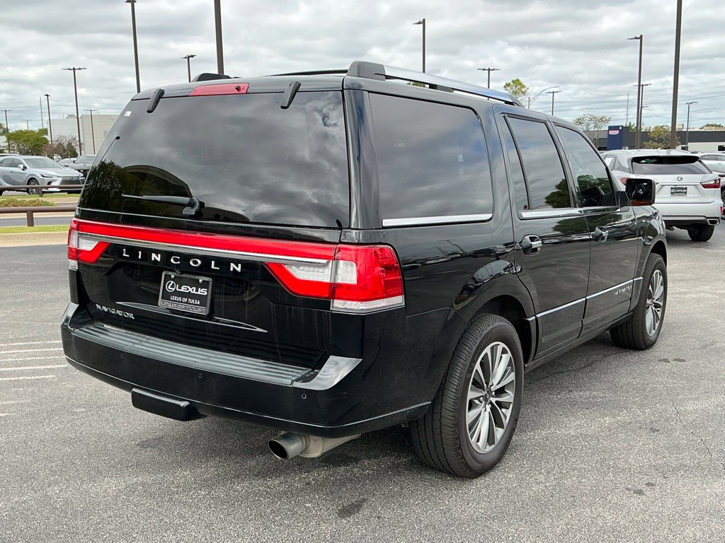Used 2017 Lincoln Navigator Select AWD/4WD image 3