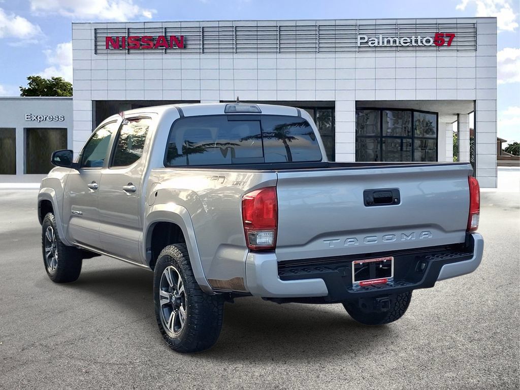 Used 2017 Toyota Tacoma TRD Sport w/ Tow Package RWD image 4