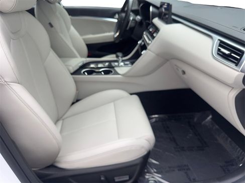 Used 2025 Genesis G70 2.5T image 44