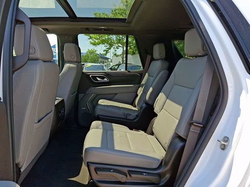 Used 2022 Chevrolet Tahoe Z71 w/ Luxury Package AWD/4WD image 10