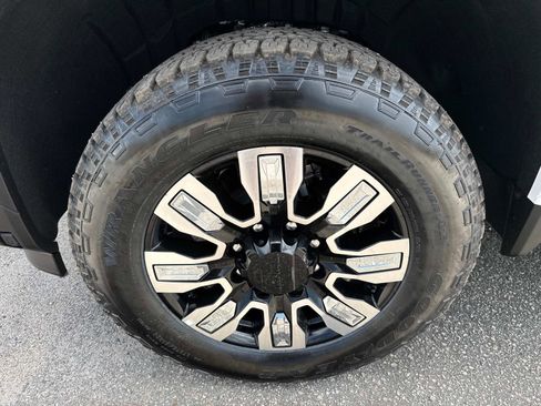 New 2025 GMC Sierra 2500 Denali w/ Denali Reserve Package image 10