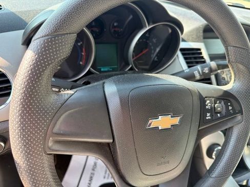 Used 2014 Chevrolet Cruze LS FWD image 6