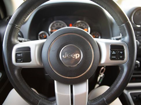 Used 2015 Jeep Compass Latitude image 10