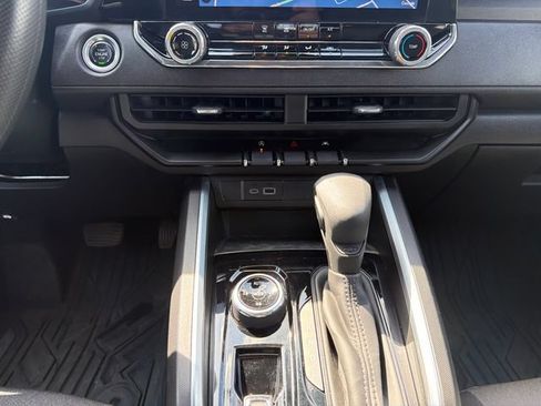 Used 2024 Chevrolet Colorado Trail Boss w/ Technology Package AWD/4WD image 33