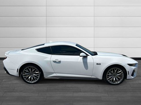 Used 2025 Ford Mustang GT Premium RWD image 2