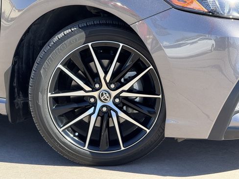 Used 2022 Toyota Camry SE image 3
